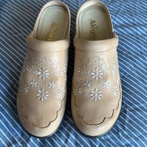 Alegria wedge slip resistant mules, size 39